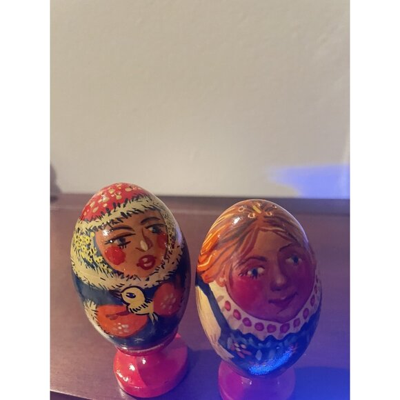 Hand-Painted Wooden Russian Folk Art Egg Figurines On Red Stands - Picture 7 of 9